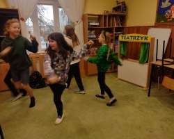 Na scenie teatru